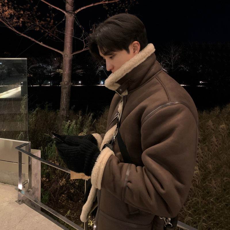 Men's winter loose and warm stand collar cotton-padded coat in brown with shearling lining and padded insulation.